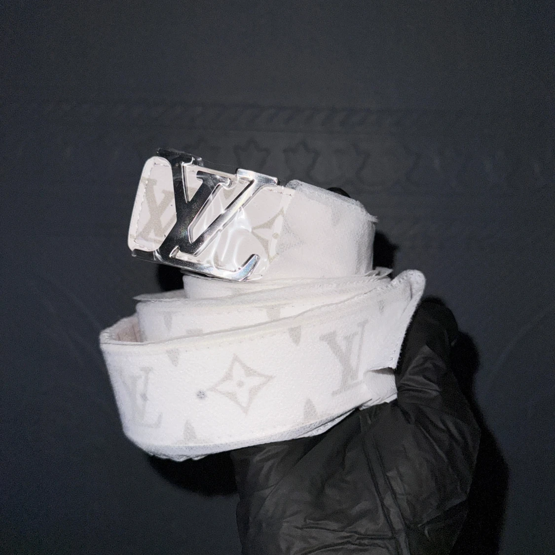 Vit/silver Louise vuitton bälte