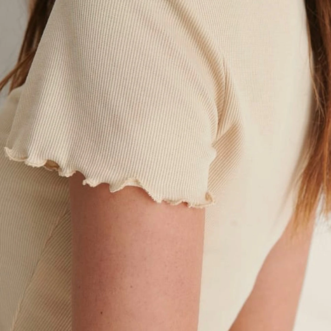 Beige croppad topp från NA-KD - 2