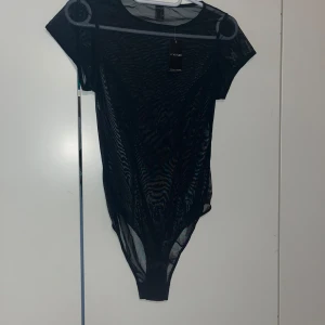 Body - Ihana musta läpinäkyvä naisten body. Alhaalla napit. Koko S. Kaikai n 30cm. Kissatalous MMM, lisätietoja saa kysymällä Katsothan myös muut ilmoitukseni Mikäli hinta ei miellytä tarjoa rohkeasti 