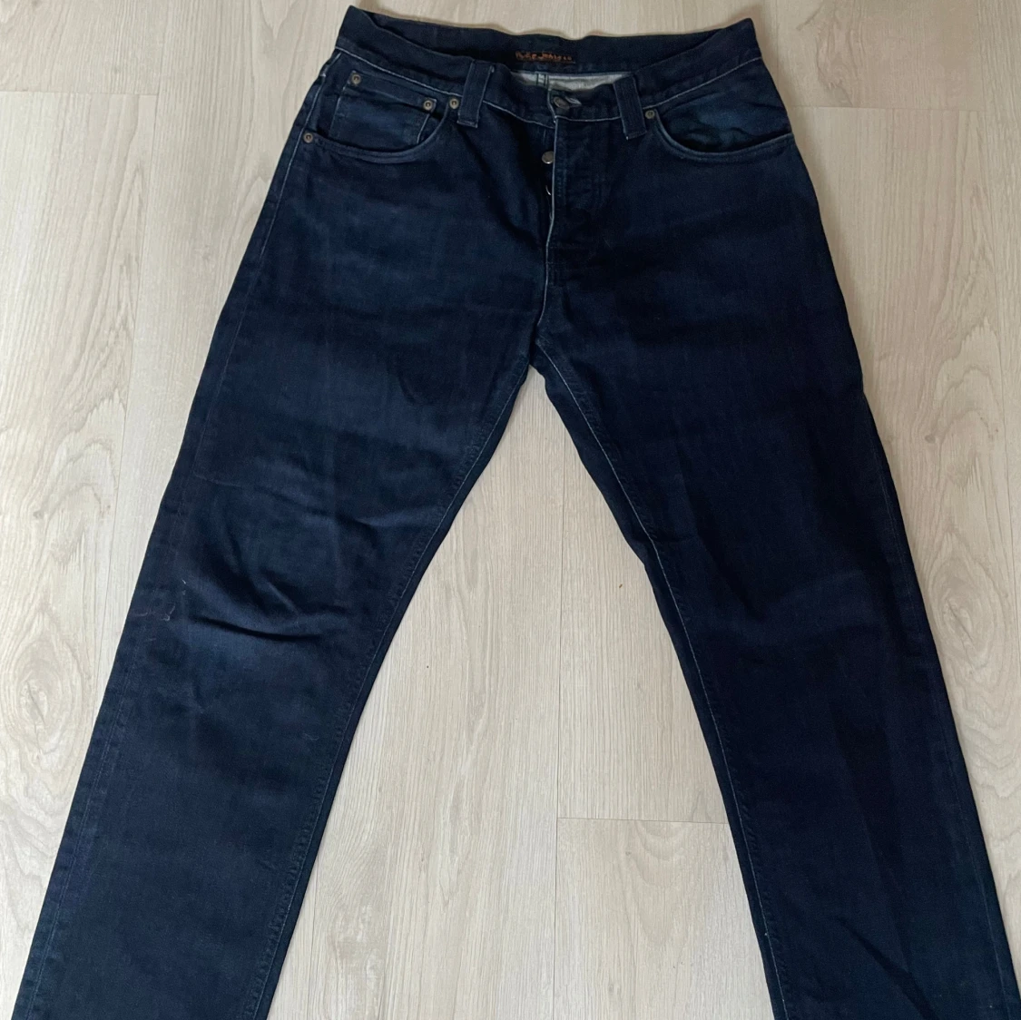 Mörkblå jeansbyxor från Nudie Jeans - 1