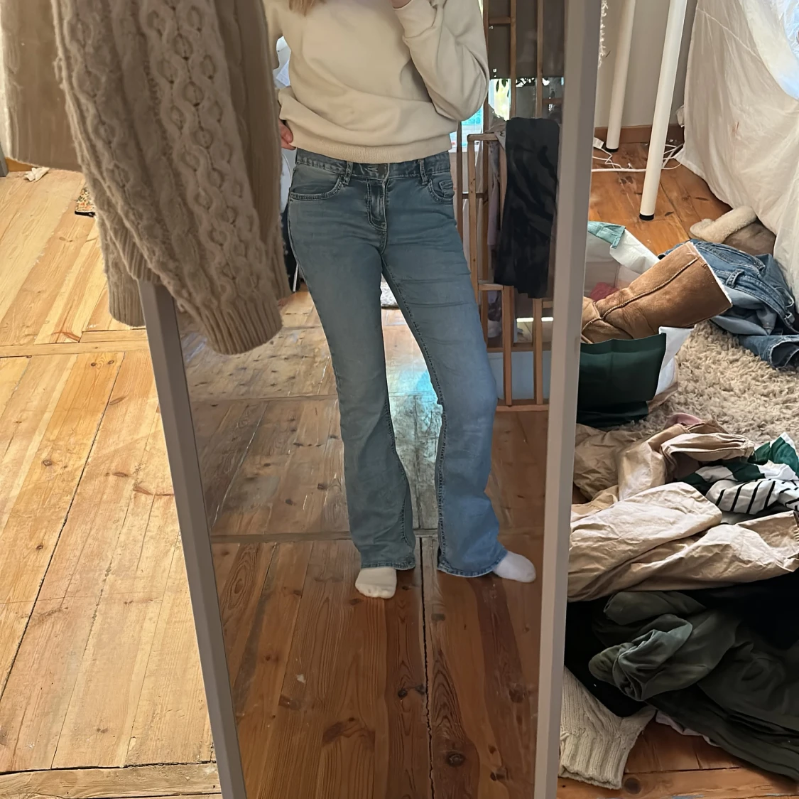 Ljusblå bootcut jeans från Lindex