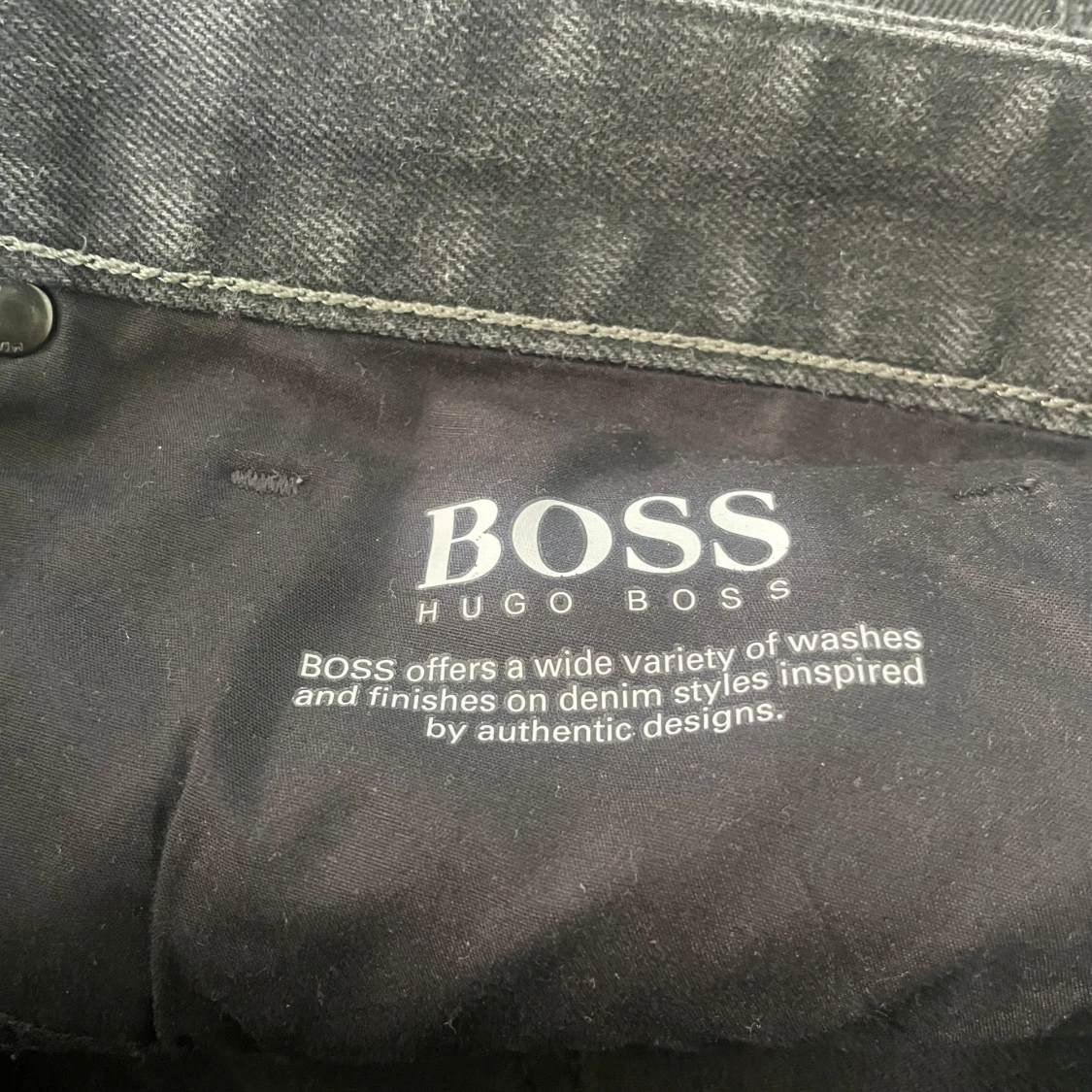 Svarta slim fit jeans från BOSS - 4