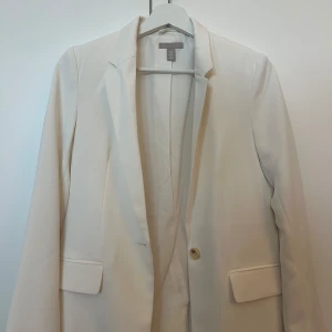 Vit kavaj HM - Storlek xs, använd en gång!💗