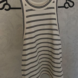 Vitt ribbat linne från Lindex - Endast provat :)