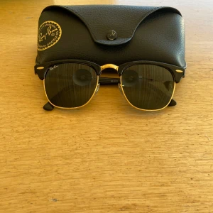 Ray-Ban Clubmaster solglasögon  - Nyskick, bara använts fåtal gånger. 