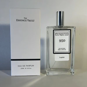 The essence vault 950 - The essence vault 950 100ml, denna är inspirerad av Layton. Helt oanvänd. Säljer fler parfymer, kolla min profil.