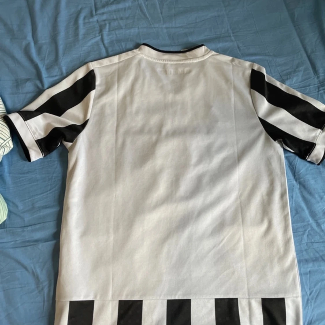 Juventus hemmatröja 2021/22 - 4