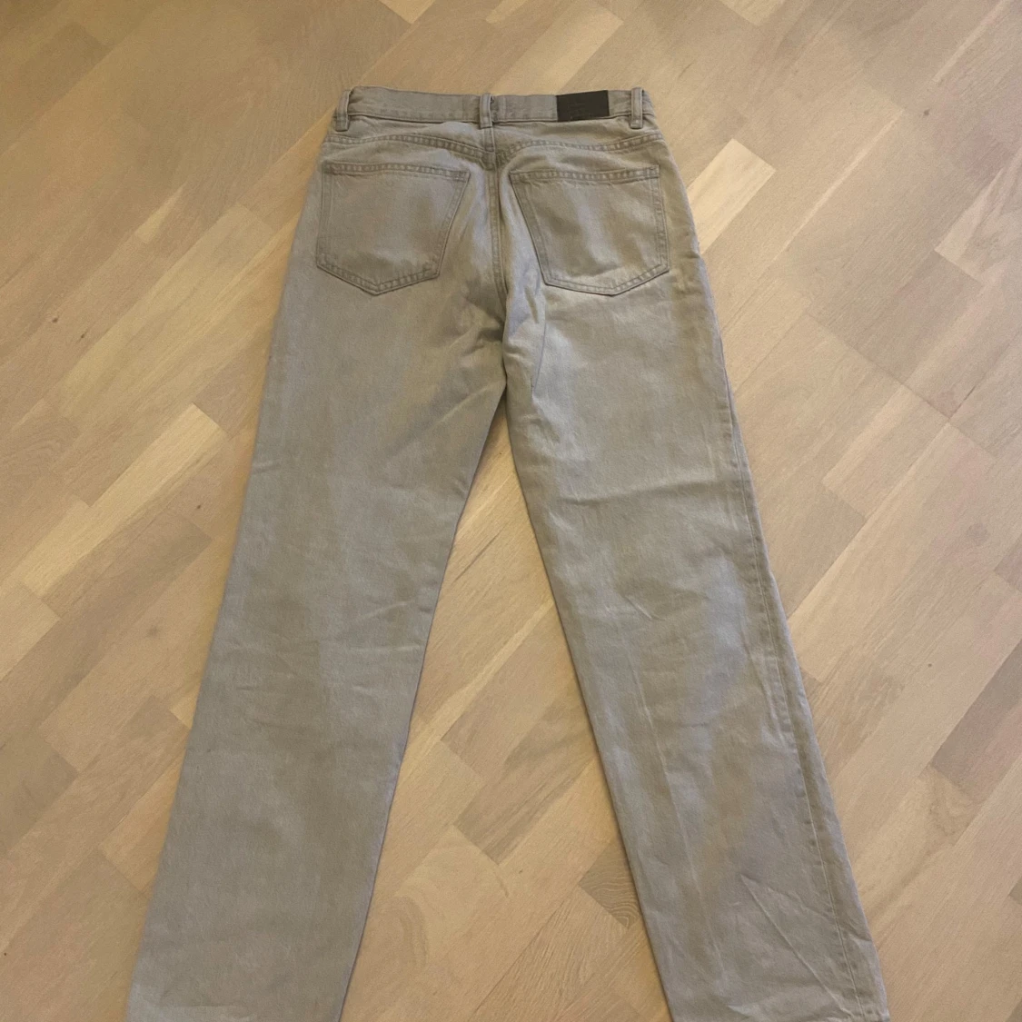Gråa straight jeans från Gina Tricot  - 1