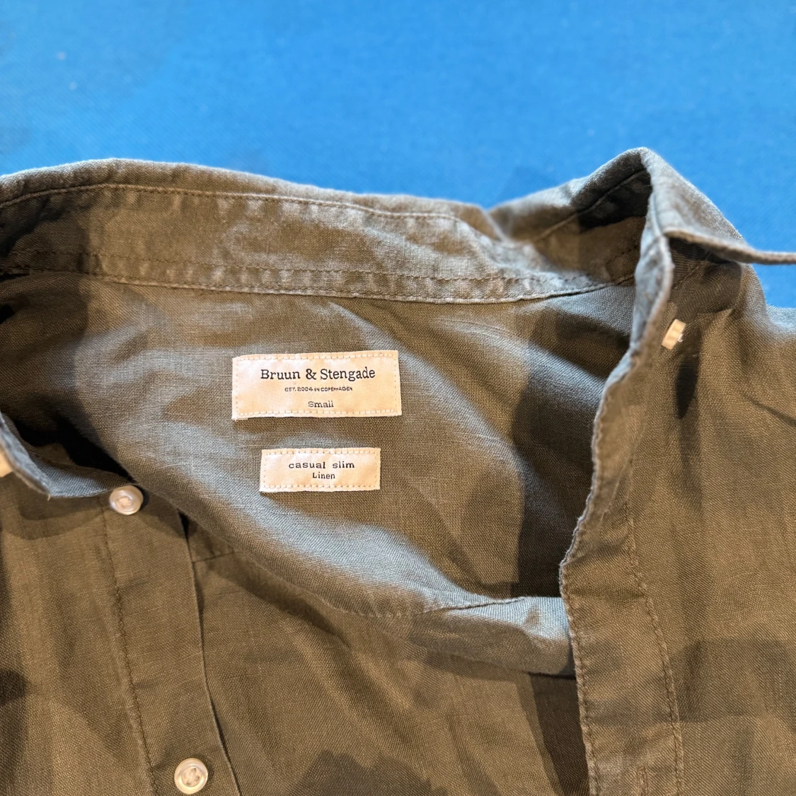 Olivgrön linneskjorta Bruun & Stengade - 2