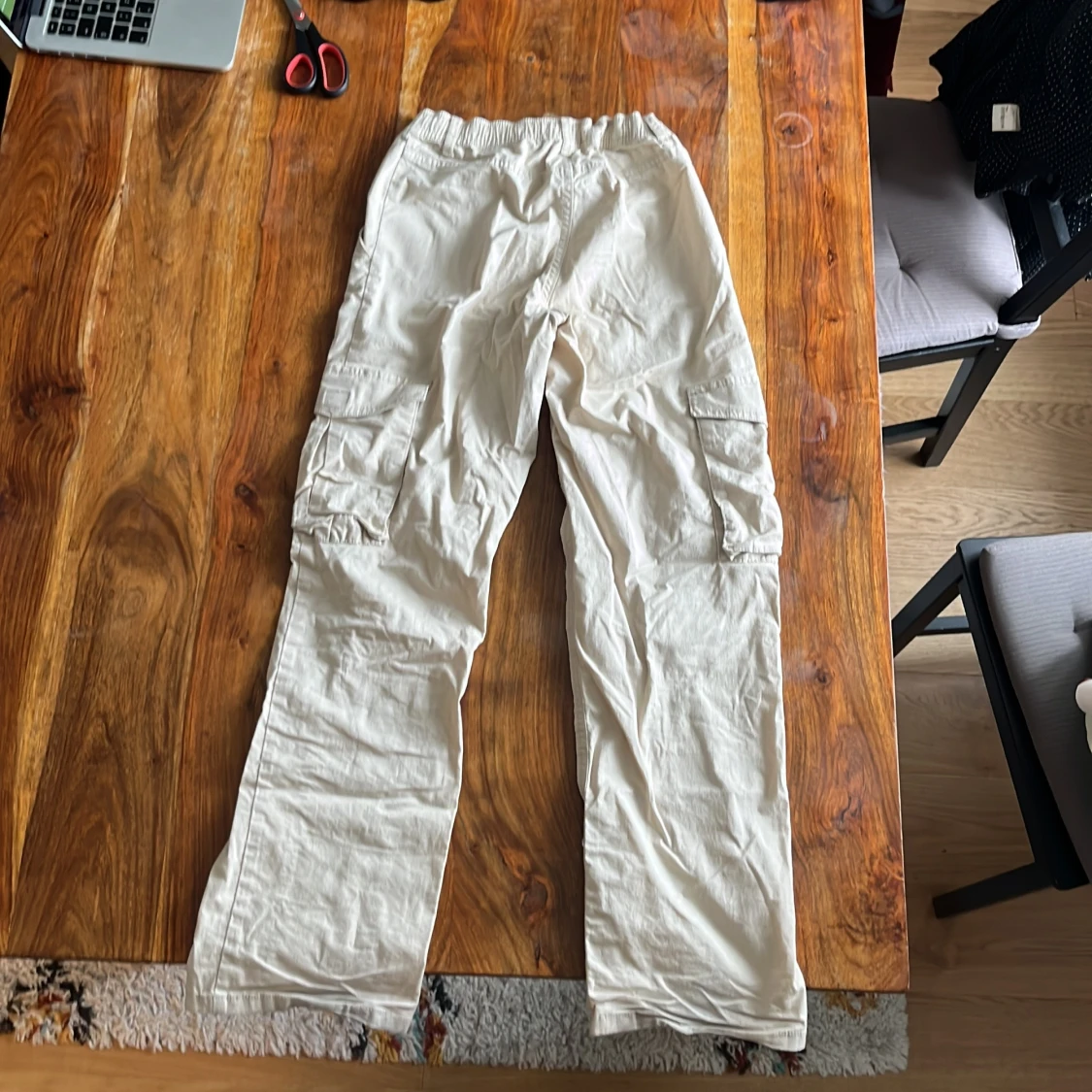 Beiga cargobyxor från Lindex, stl 152 - 1