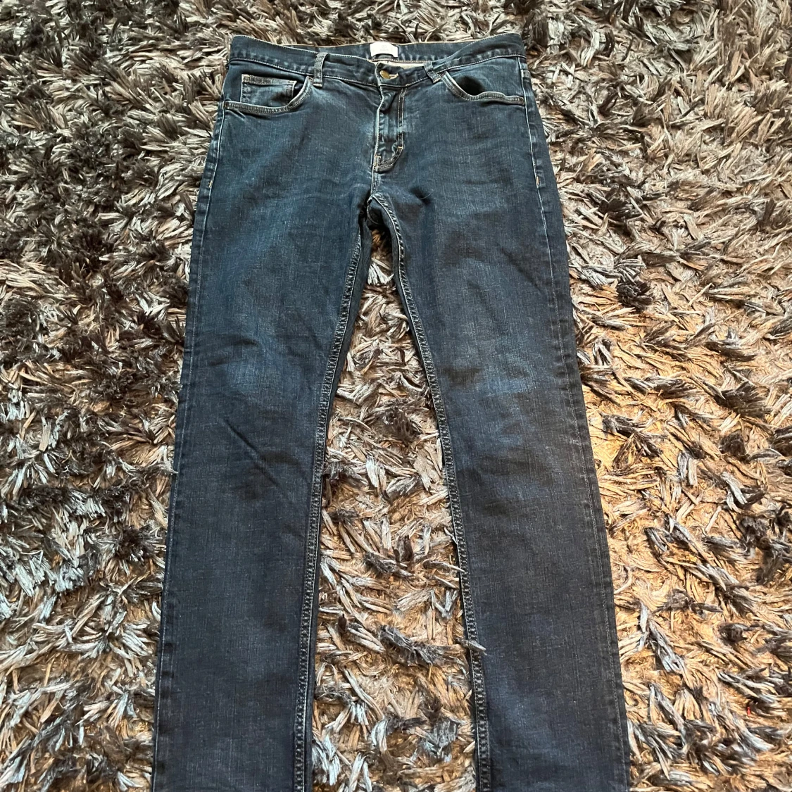 Mörkblå jeans från Bläck