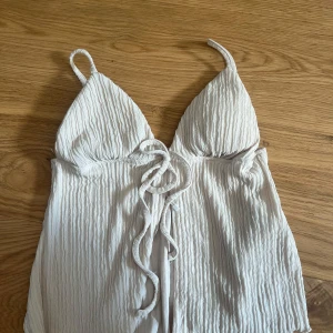 Söt sommar topp  - Säljer en fin sommar topp som inte kommer till användning längre 💞 Storlek XS