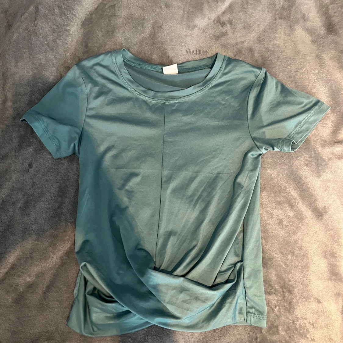 Grön t-shirt med twist från Lindex - 1