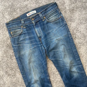 Levis 506 - Straight fit. Storlek 33/32. Mycket bra skick. Pris går att diskutera.