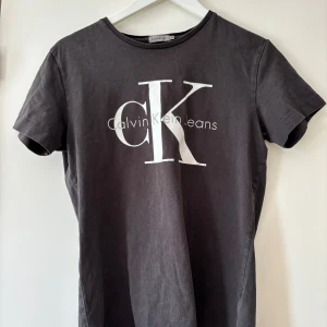 Calvin Klein t-shirt - I fint skick!