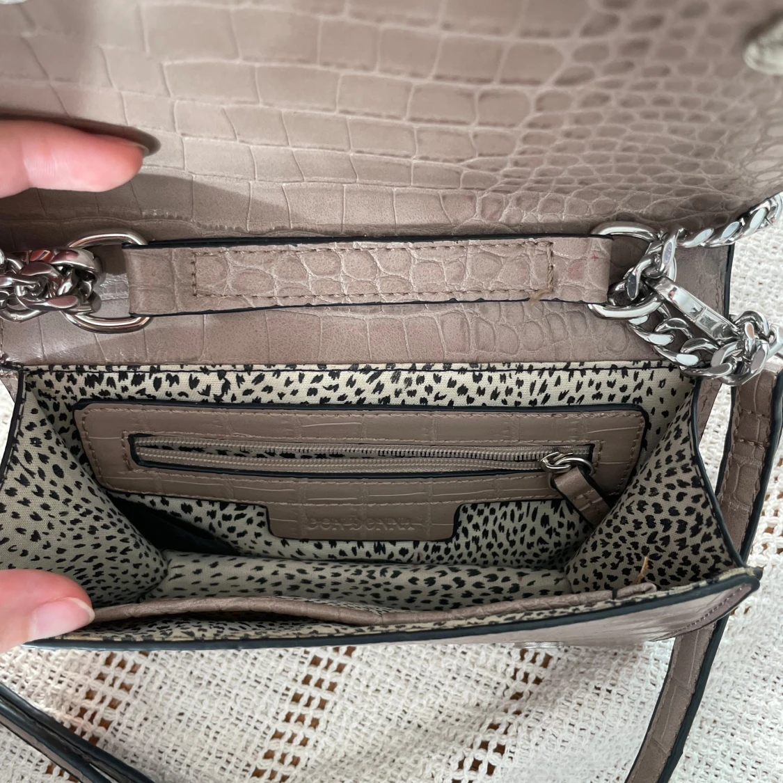 Beige axelväska med kedja från Don Donna - 1