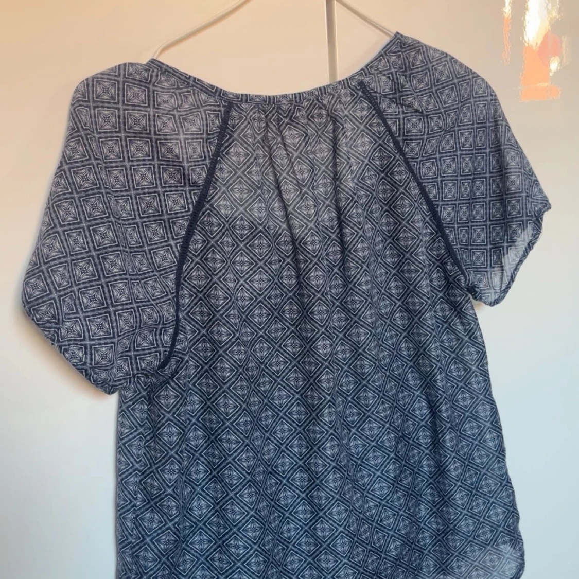 Blåmönstrad blus🤍 - 1