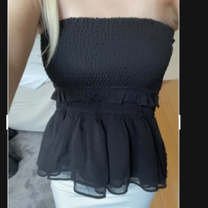 Topp - En kjol från gina tricot som också går att använda som topp. Aldrig använd