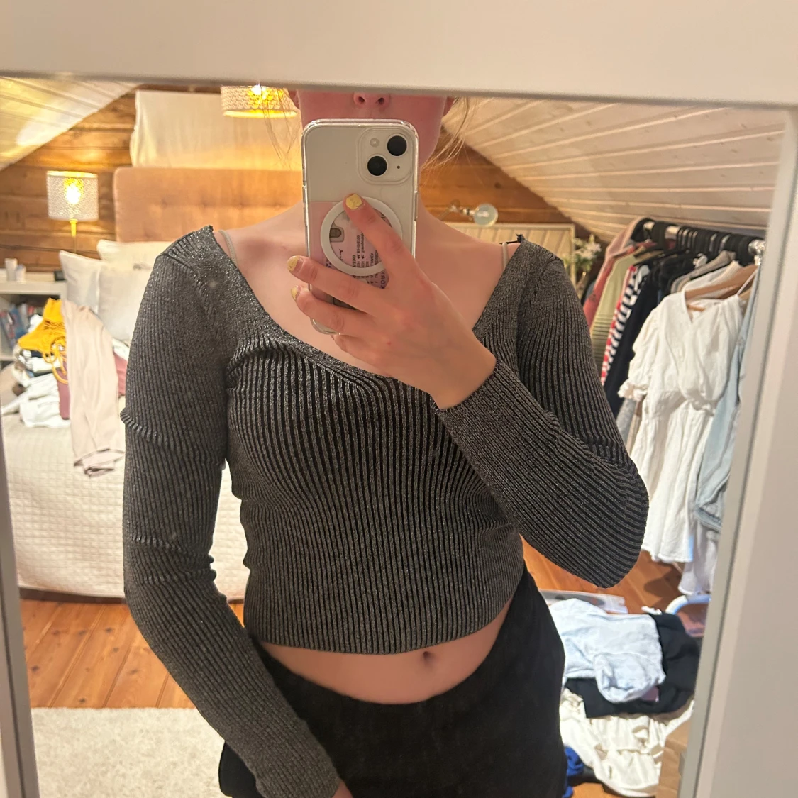 Glittrig croppad långärmad topp - 1