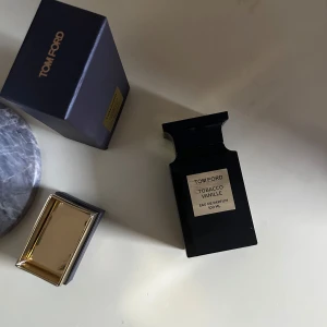 Tom Ford Tobacco Vanille 100ml EdP - Tom Ford Tobacco Vanille Eau de Parfum 100 ml, helt oöppnad. Priset kan diskuteras vid snabb affär. 