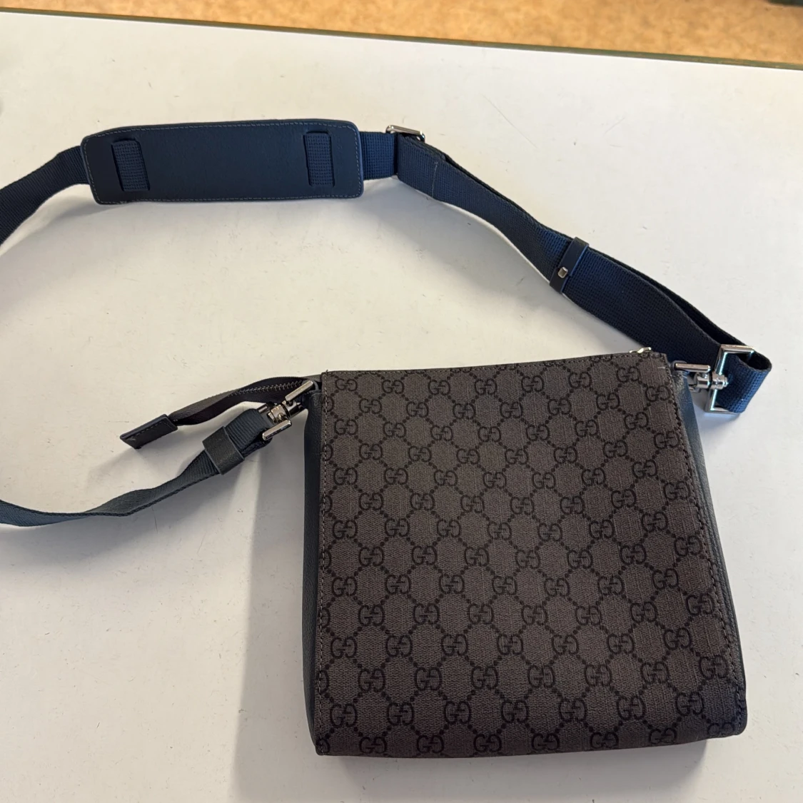 Gucci axelväska i mörkgrå canvas - 2