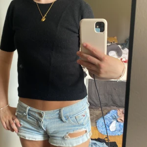 Svart kortärmad ulltröja H&M XS - Jätte fin svart kashmir/ull blandnings tröja/ t shirt från hm❤️