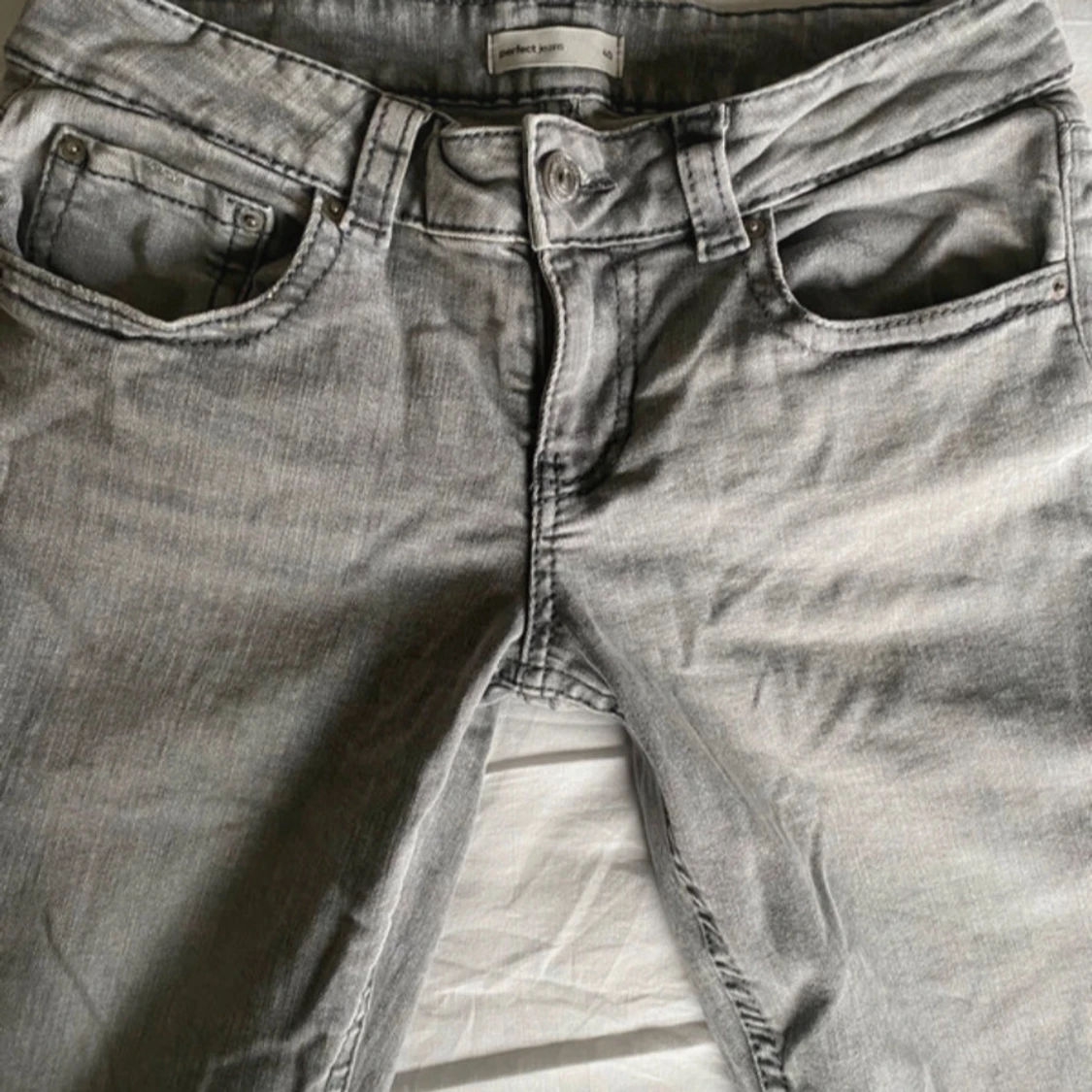 Grå jeans från Perfect Jeans - 2
