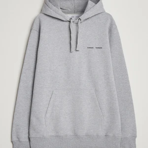 Grå hoodie från Samsøe Samsøe - Snygg grå hoodie från Samsøe Samsøe, säljs på grund av för liten storlek. Helt ny aldrig använd med prislapp kvar. Pris kan diskuteras vid snabb affär. 