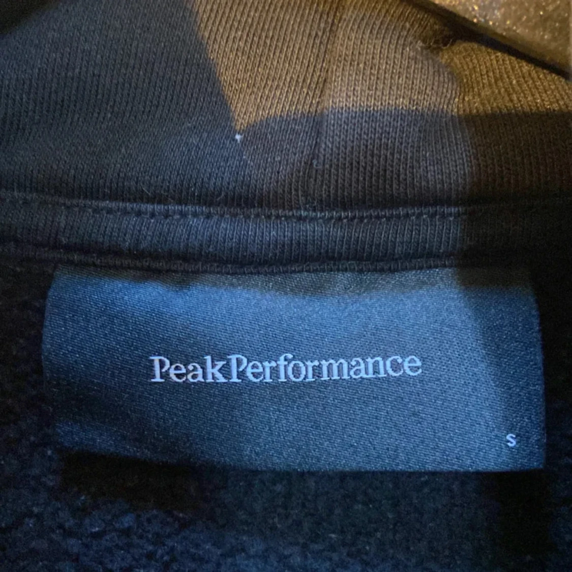 Svart hoodie från Peak Performance - 2