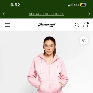 Söker rosa russemerch hoodie  - Söker hoodien rosa i storlek S eller xs för ca 200 kr.