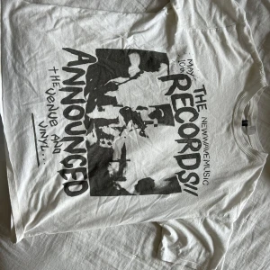 T-shirt  - t-shirt med tryck, snygg, från HM en gammal modell. ❤️