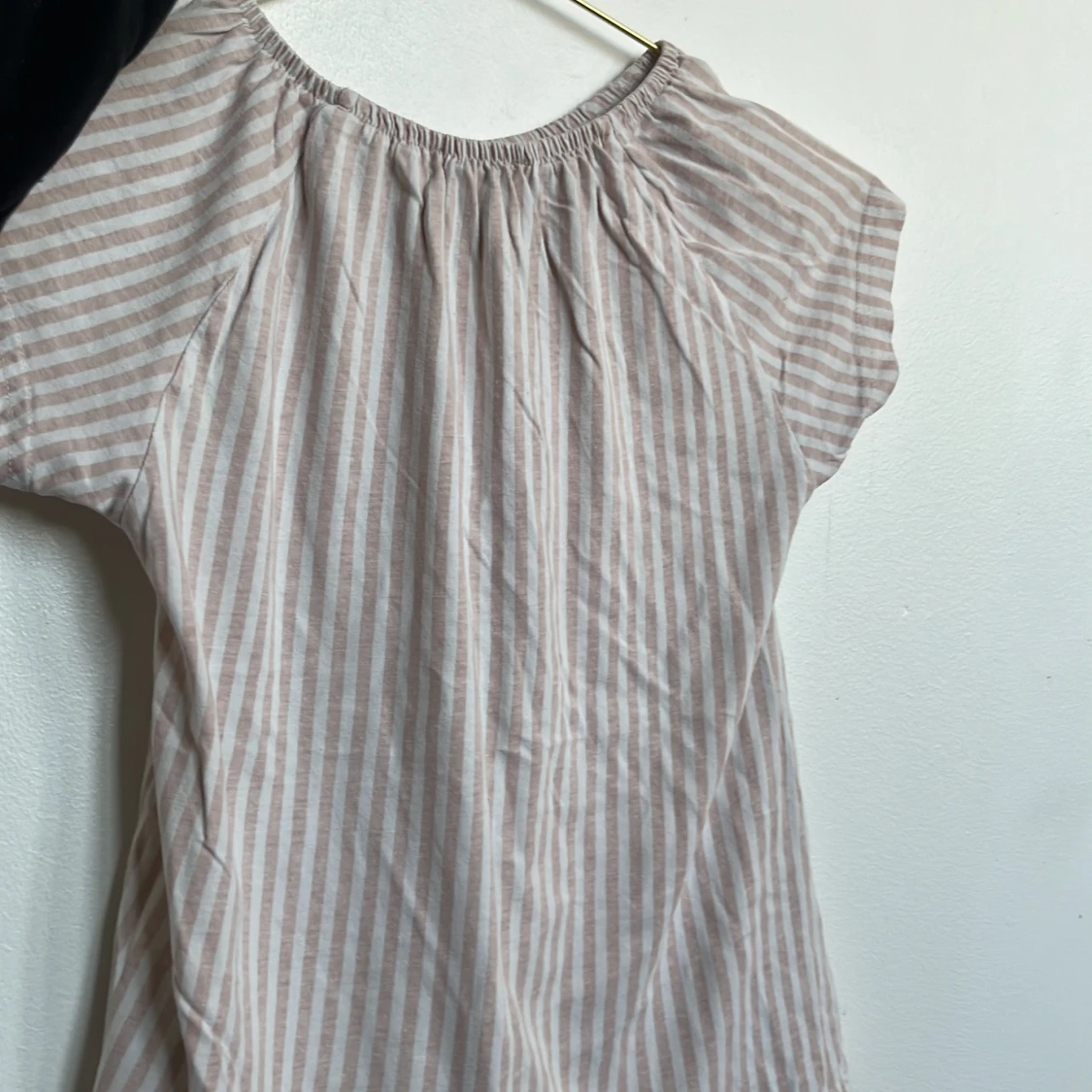 Randig blus i ljusrosa och vit - 1