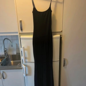 Skims klänning - Svart skimsklänning köpt för ca 3 år sen. Använd två gånger! Inga skavanker!