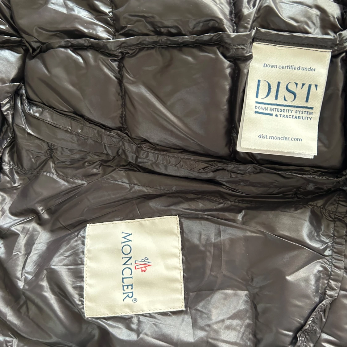 Svart Moncler dunjacka  - 4