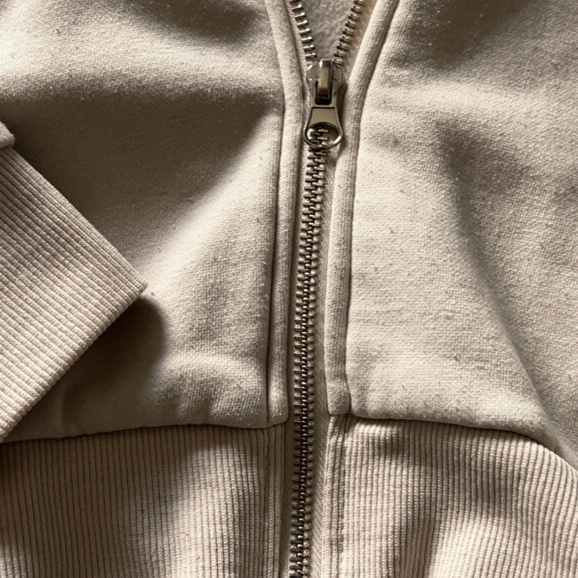 Beige/vit  hoodie med dragkedja XS - 2