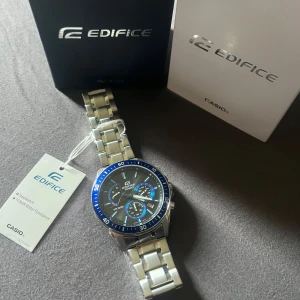 Casio klocka  - Hej, säljer denna klocka. Den är i nyskick, aldrig används. Låda och extra länkar medföljer!