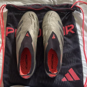Adidas predator  - Adidas predator kommer med påse/väska
