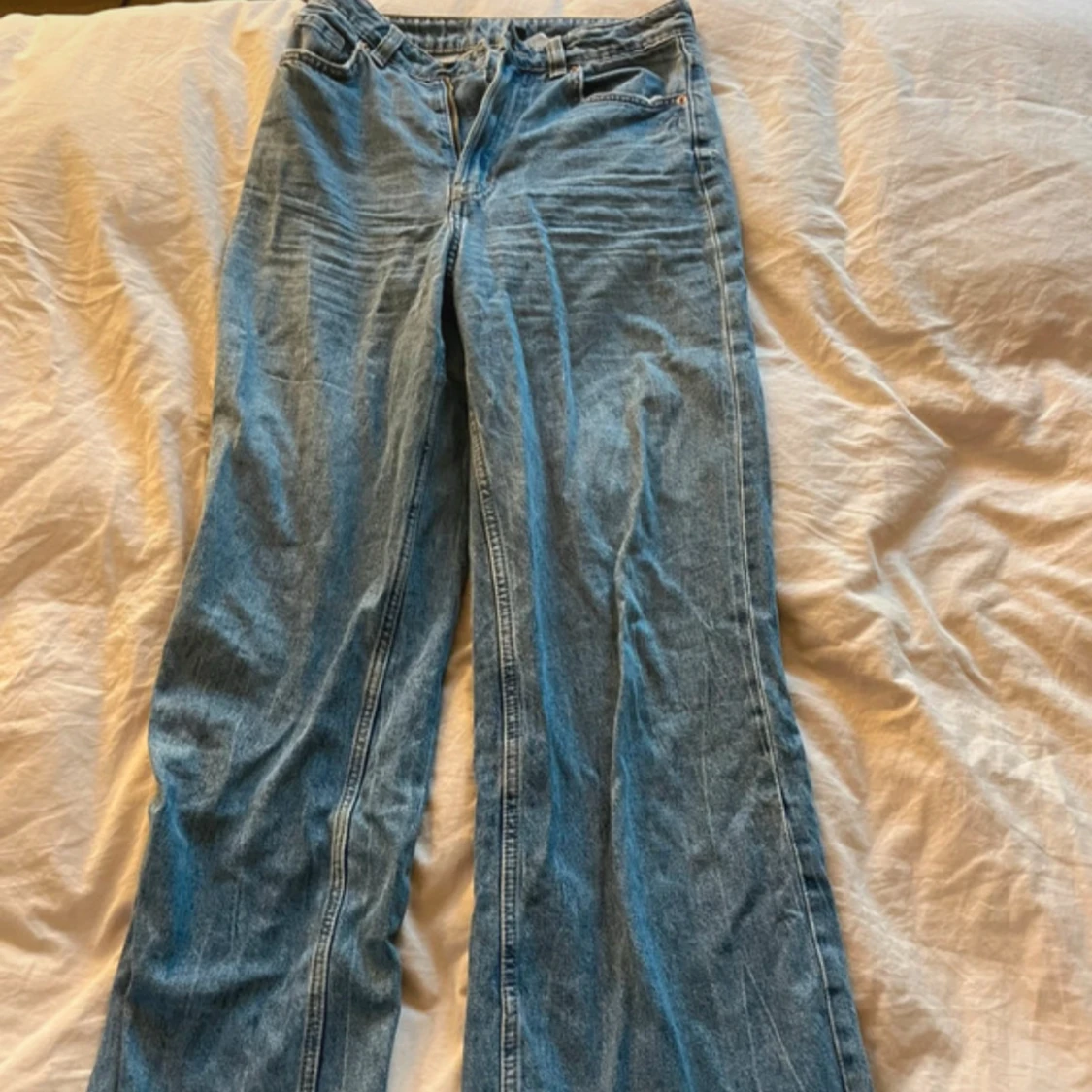 Wide jeans från H&M Divided, ljusblå