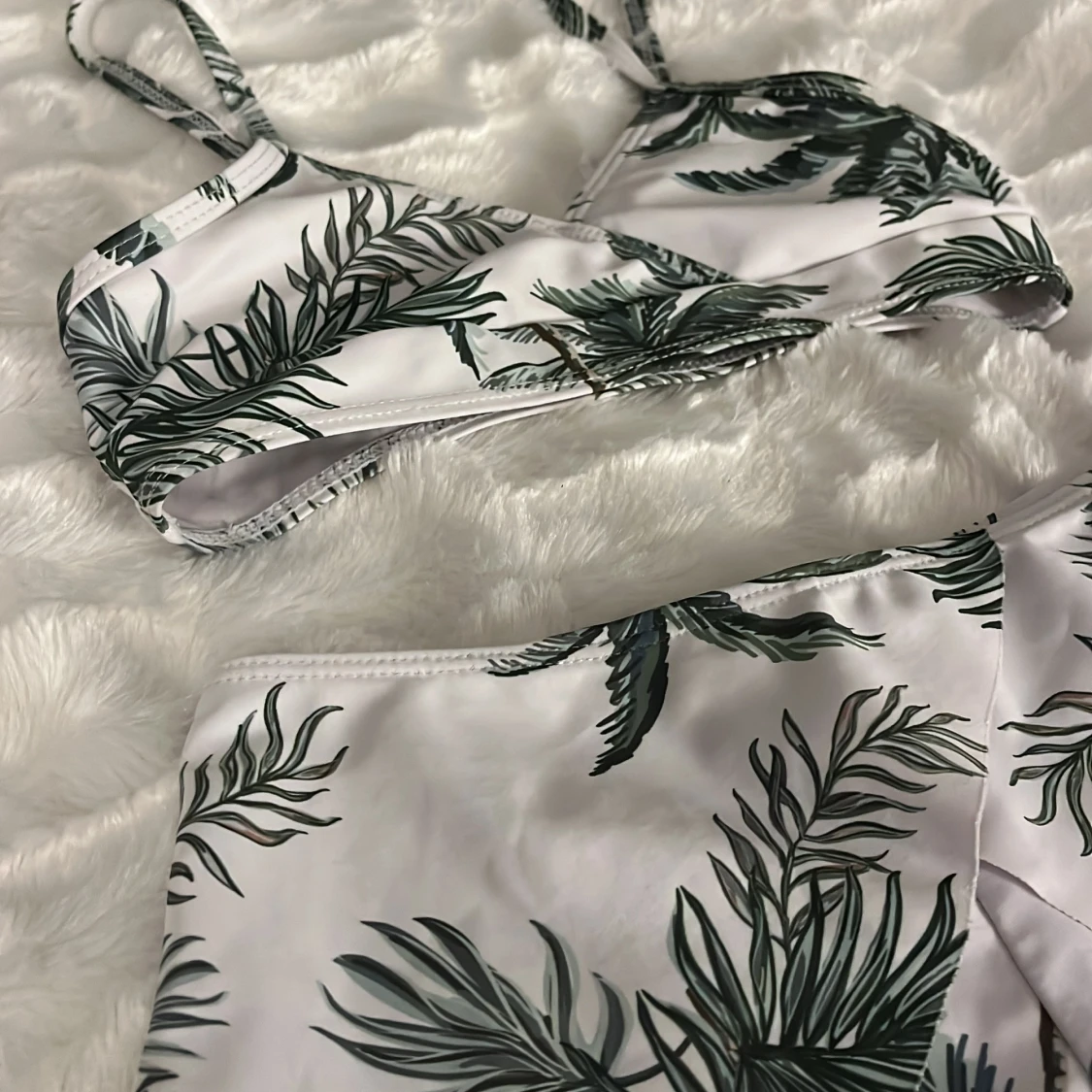 Vit bikini med palmbladsmönster - 1