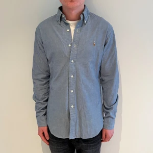Ralph lauren skjorta  - Ralph lauren skjorta | Skick: 9,5/10 | M (passar mer M/L) | Fraktar via postnord eller instabox på köparens bekostnad | Hör av dig vid minsta fråga eller fundering! 