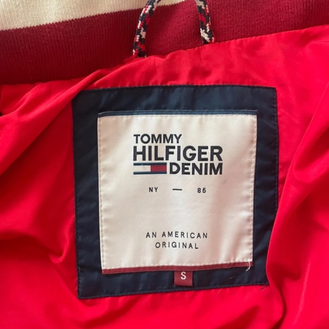 Mörkblå pufferjacka Tommy Hilfiger - 2