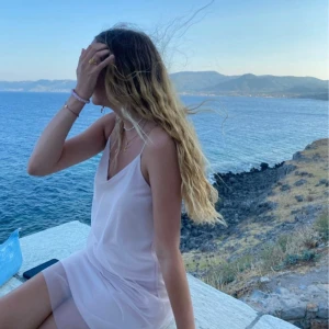 Ljusrosa klänning från Pull&Bear -  Ljusrosa kort klänning från Pull&Bear som tyvärr inte kommit till användning då den är för stor på mig. Superfin till sommaren!! 🥂