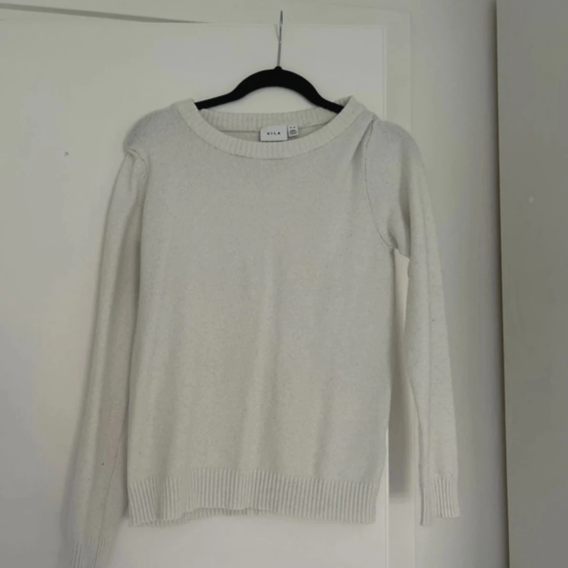 Vit stickad tröja från Vila