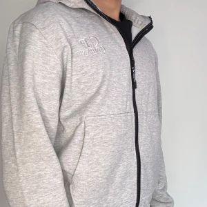 Grå kofta med glasögon  - Helt ny passar även S 