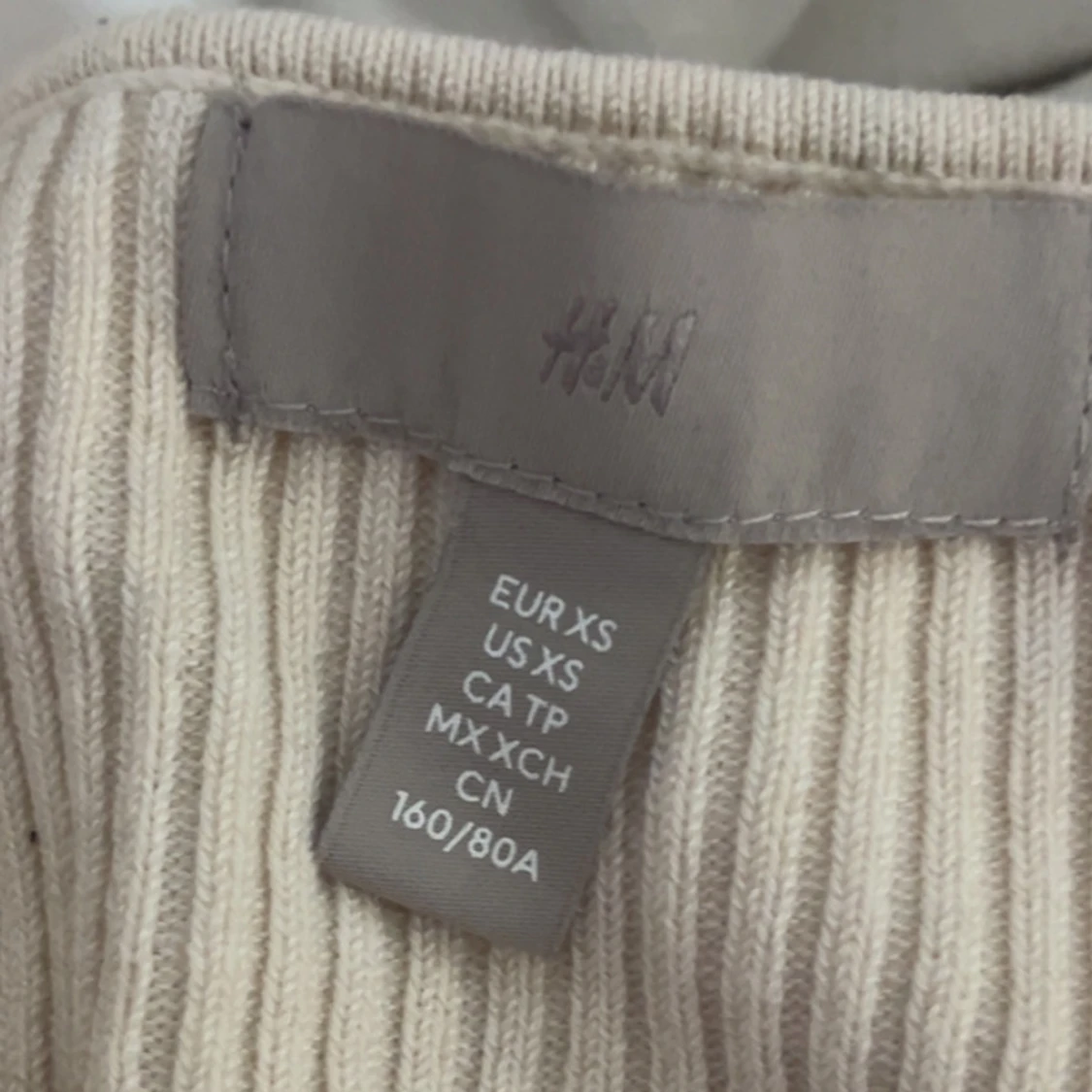 Ribbad beige klänning från H&M XS - 1