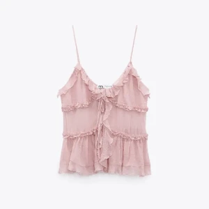 Rosa volangig linnetopp från Zara - Supersöt ljusrosa topp från Zara. Storlek xs. 