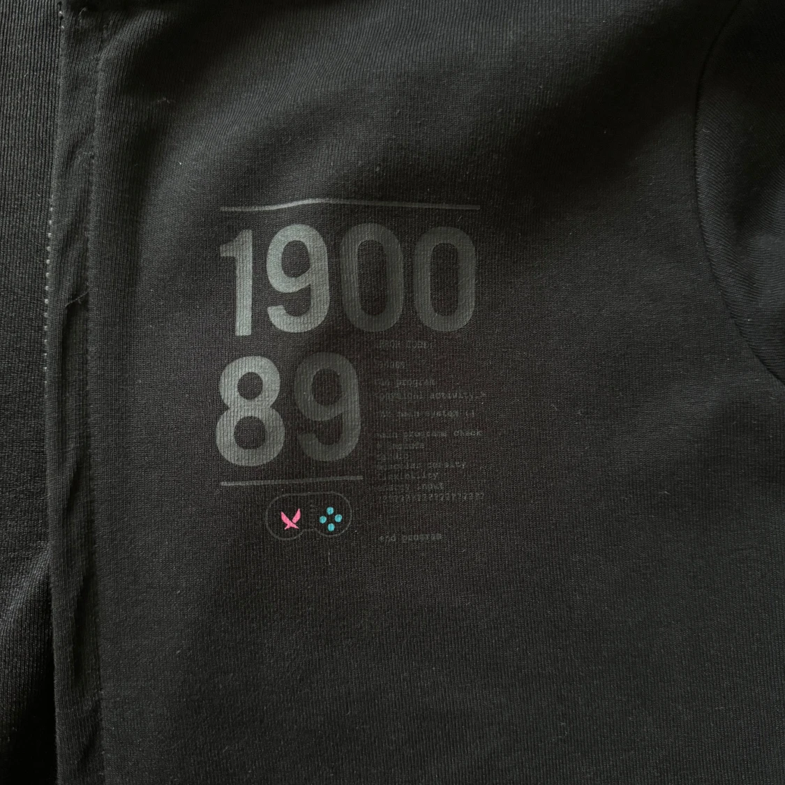 Svart hoodie med dragkedja från SOC - 1