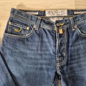 Jacob Cohen jeans - Feta Jacob cohens i storlek 33 men sitter lite mindre. Skriv vid frågor