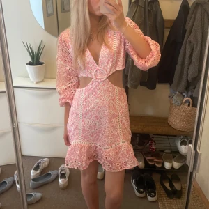 Love Lolita Mabel mini dress - Säljer min helt nya love lolita klänning!! Nypris cirka 3000-3500kr men jag säljer för 1000kr (går att diskutera) Storleken är L men funkar på mig som har S/M