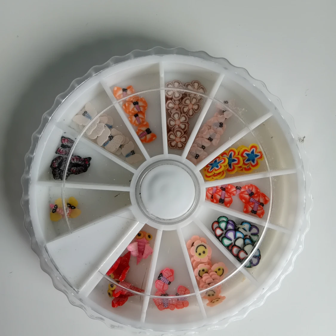 Nageldekorationer i olika färger och former - 3